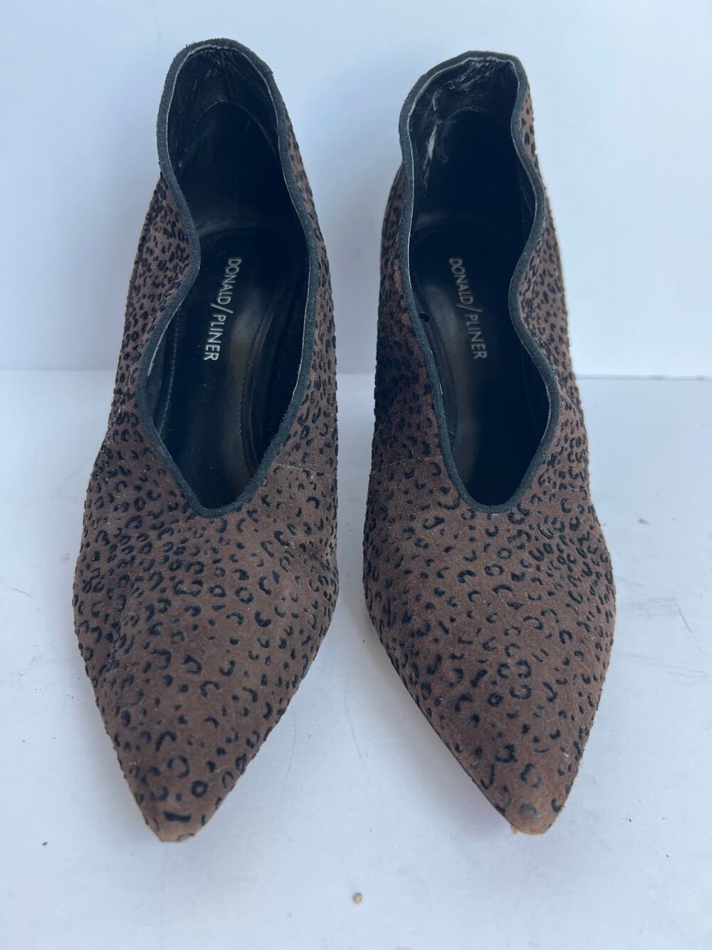 Donald Pliner Brown Cheetah Leopard Suede Pointed Toe Block Heel Pumps 7.5 Flaw